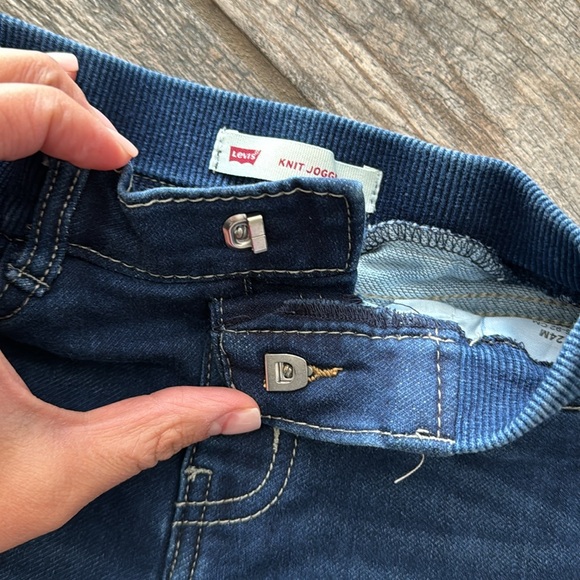 Levi’s toddler baby bundle lot jogger jeans T-shirt top 💙 - Picture 5 of 6